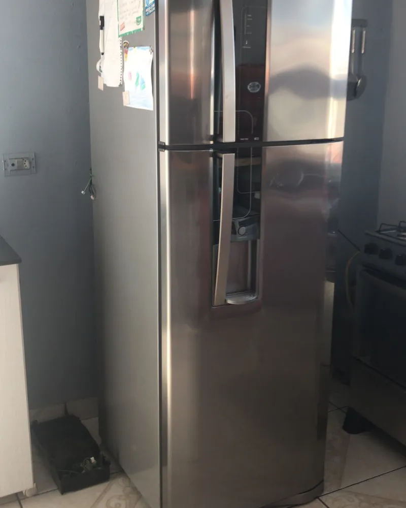 Geladeira inox de duas portas